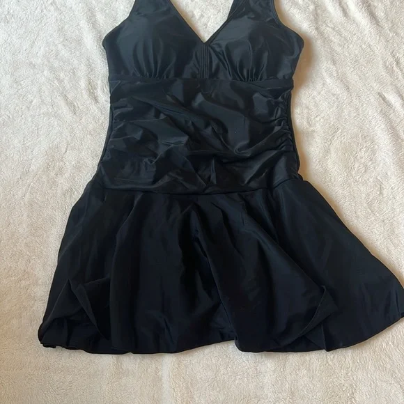 NWT, Medium Women's One Piece Swimsuits Tummy Control Swim Dresses Swimsuit. - Picture 4 of 11